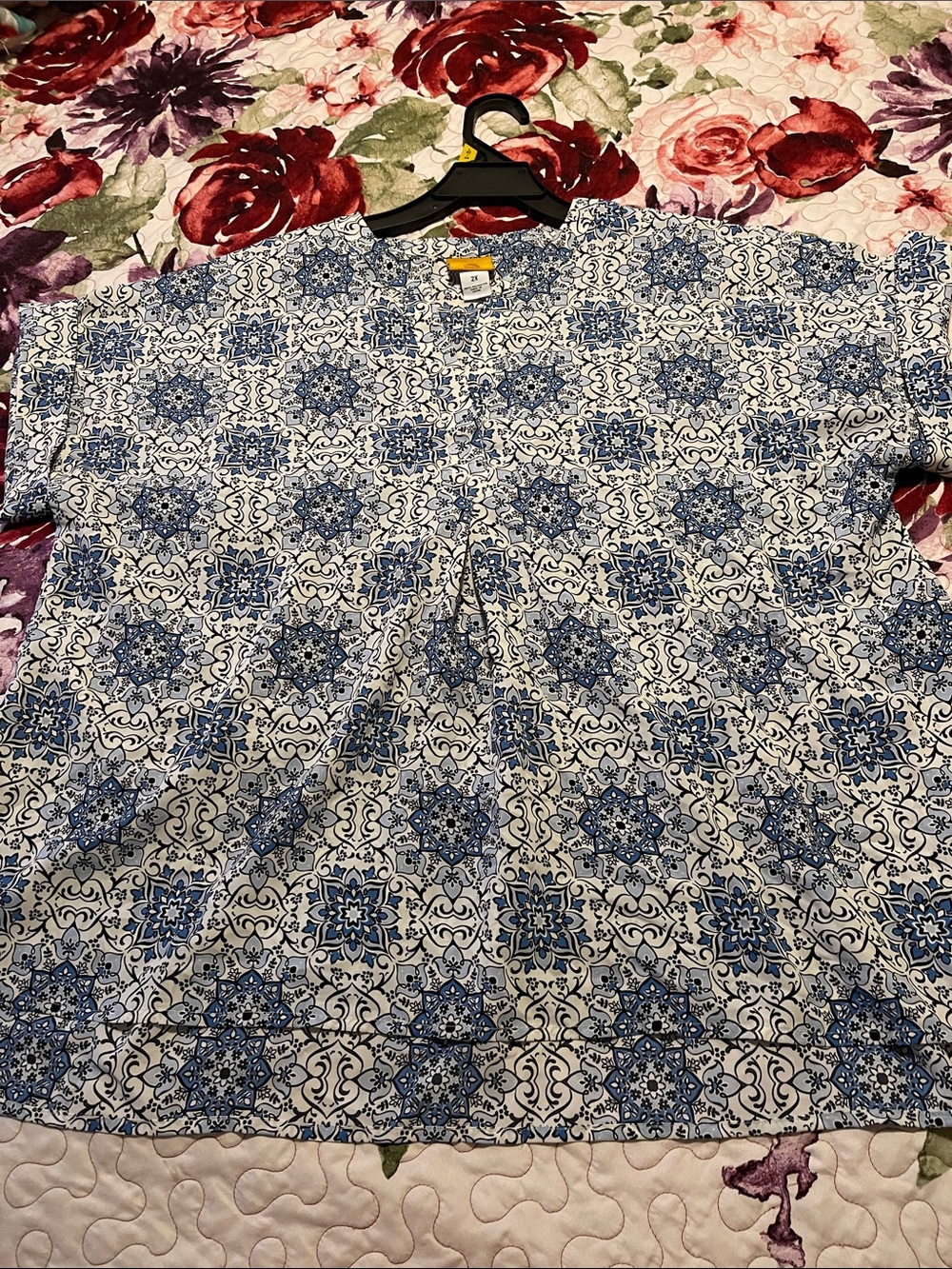 Ruby Rd. Ladies Short-Sleeve Shirt in White and Blue Tile Print
